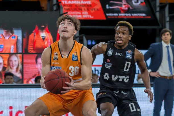 在中后场摆 在中后场摆